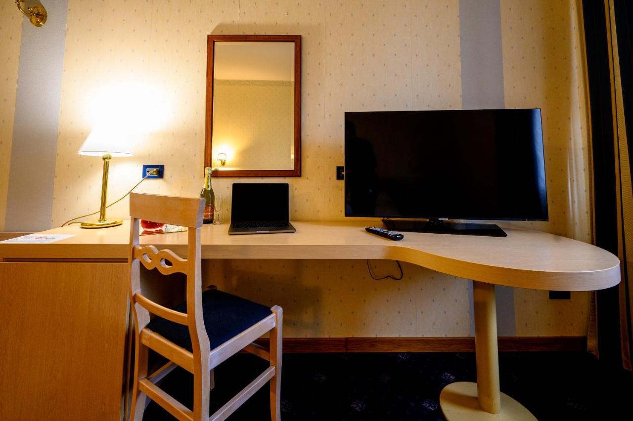 Hotel Torre Di Pratolungo Рим Экстерьер фото
