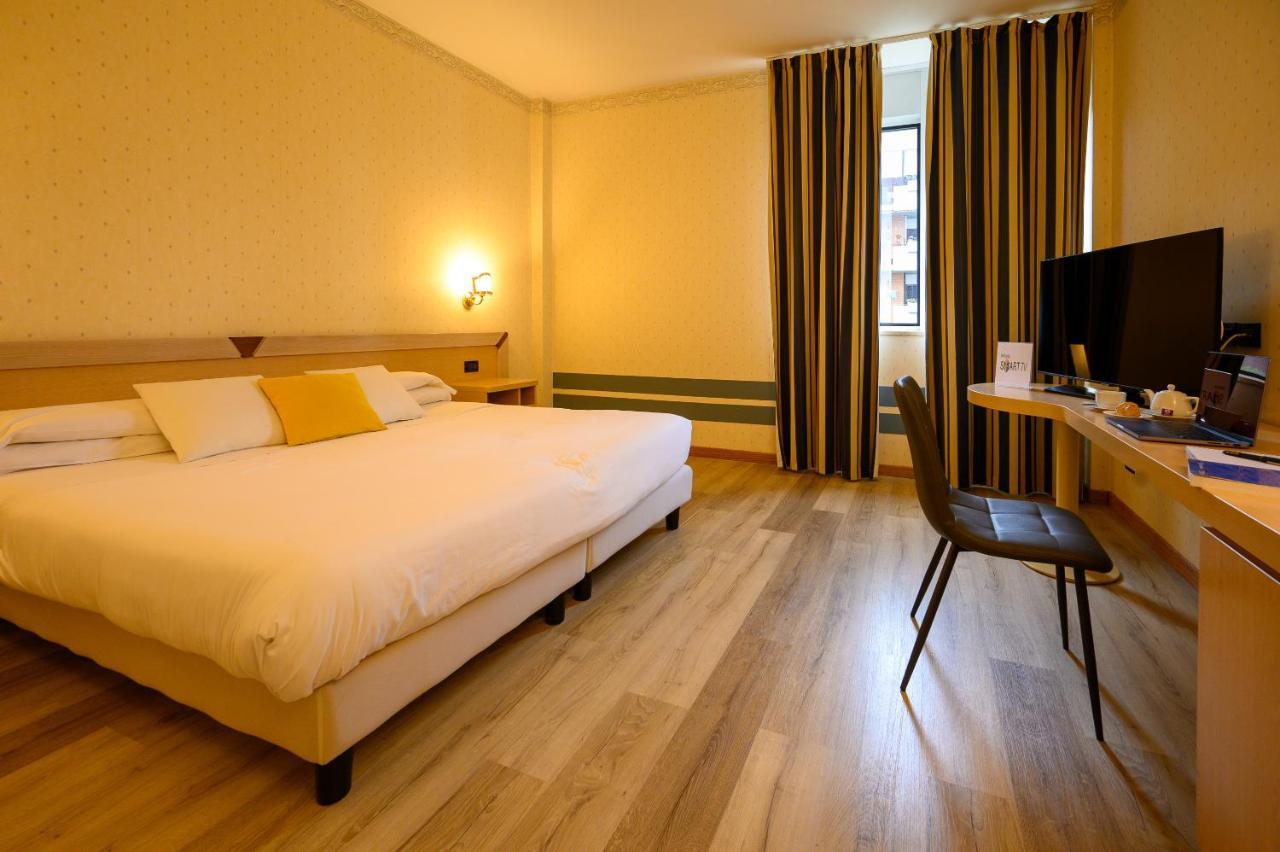 Hotel Torre Di Pratolungo Рим Экстерьер фото